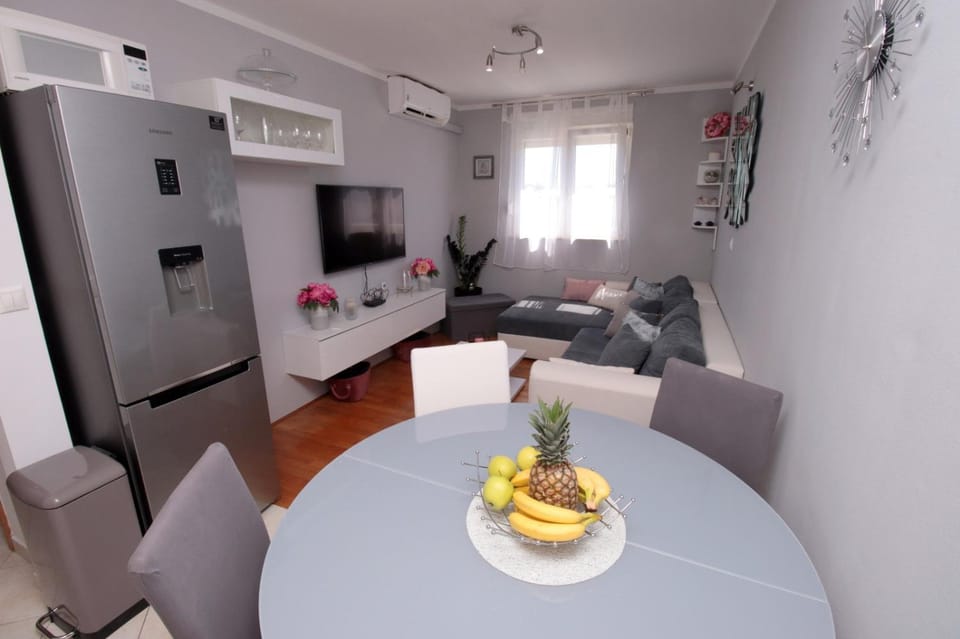 Apartman *SANJA* Omiš Apartment in Split-Dalmatia County