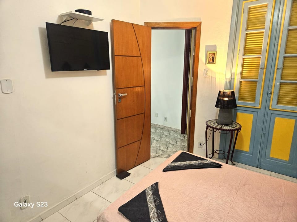 Bed, TV and multimedia, Bedroom