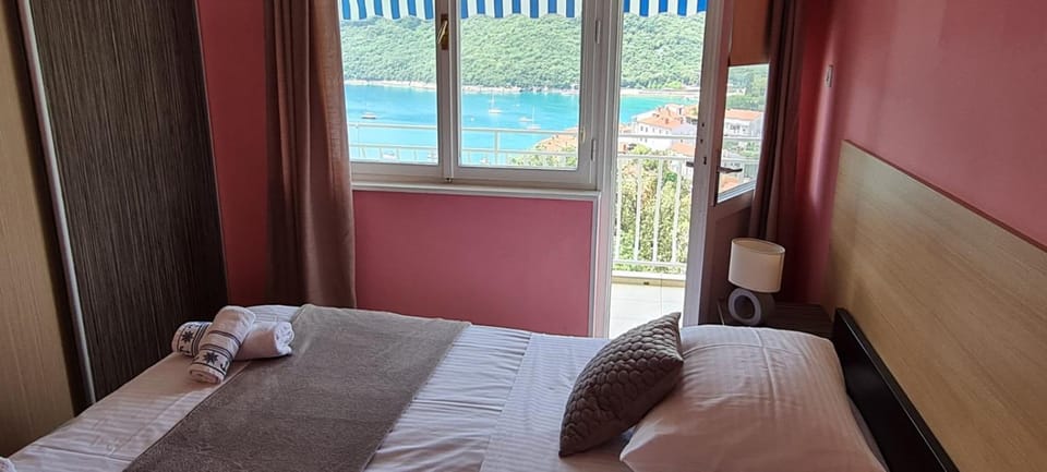 Bed, Bedroom, Sea view