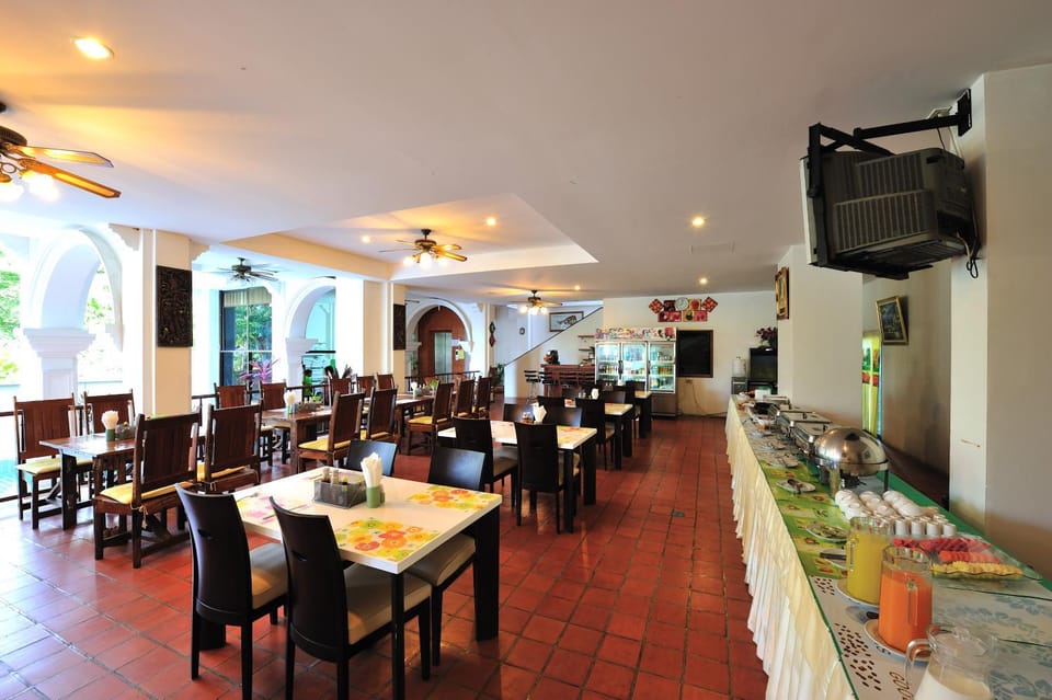 Restaurant/places to eat, Buffet breakfast