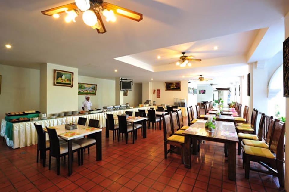 Restaurant/places to eat, Restaurant/places to eat, Breakfast