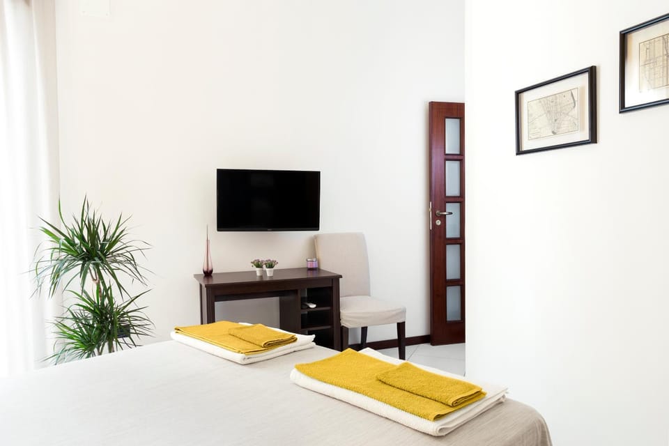 Shower, Toilet, Bed, Bathroom, TV and multimedia, Balcony/Terrace, Seating area, Bedroom, Swimming pool