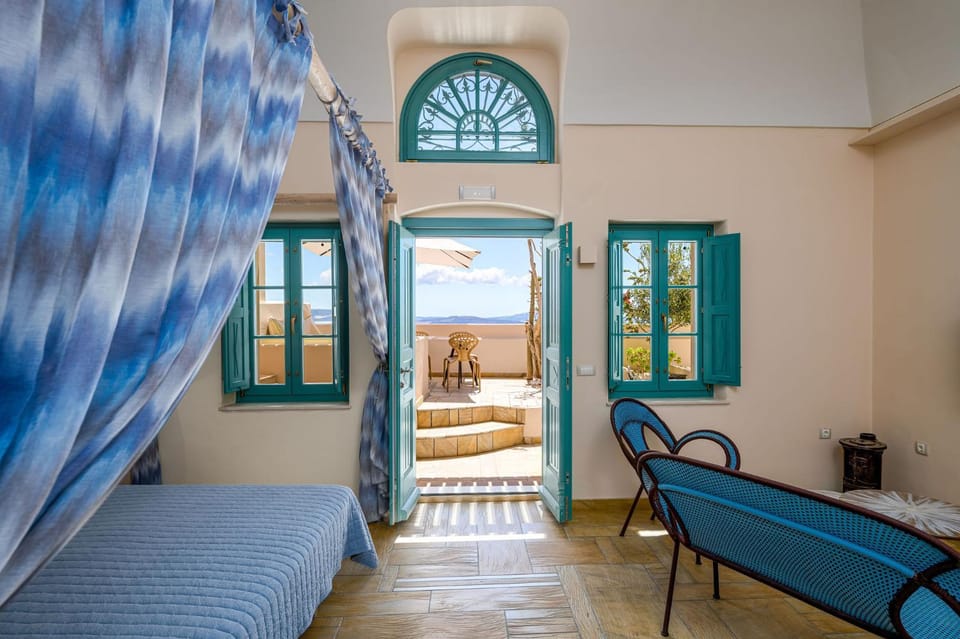 Bed, View (from property/room), Living room, Photo of the whole room, Seating area, Bedroom