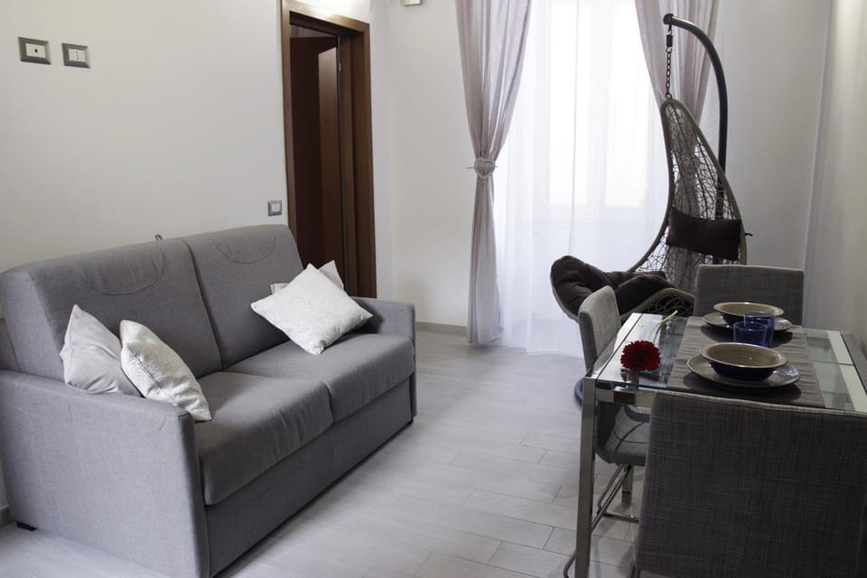 Living room, Photo of the whole room, Dining area