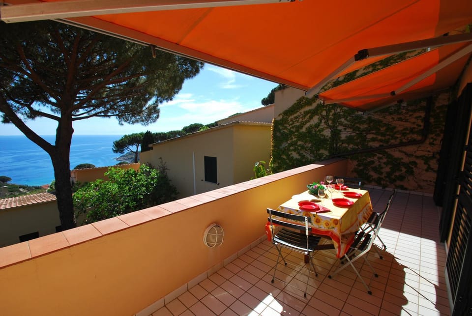 Property building, Balcony/Terrace