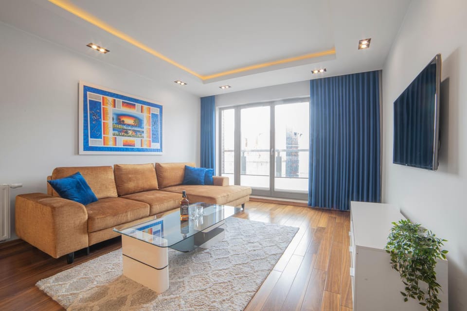 Communal lounge/ TV room, Living room, River view