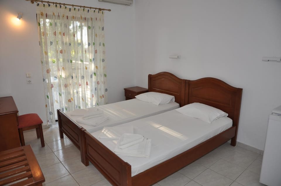 Hotel Dougas Bed and Breakfast in Peloponnese, Western Greece and the Ionian