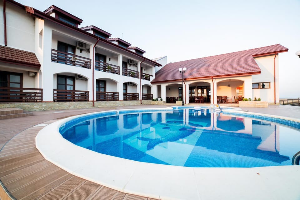 Swimming pool, Swimming pool