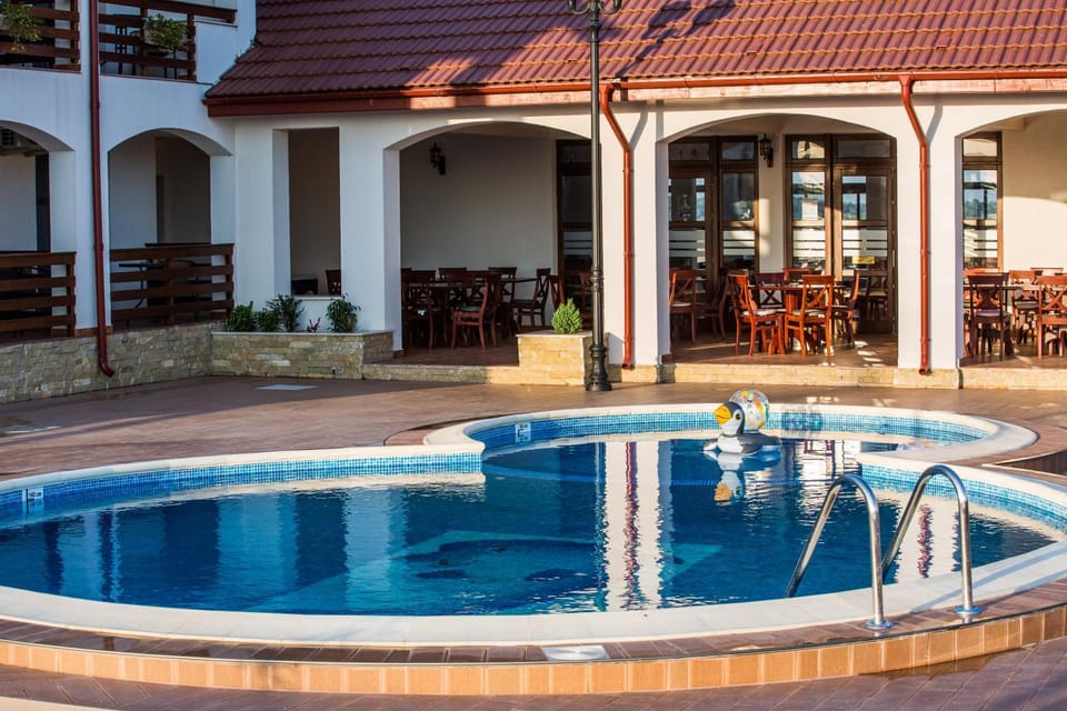 Swimming pool, Swimming pool
