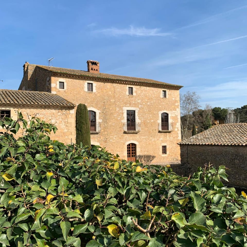 Property building, Restaurant/places to eat
