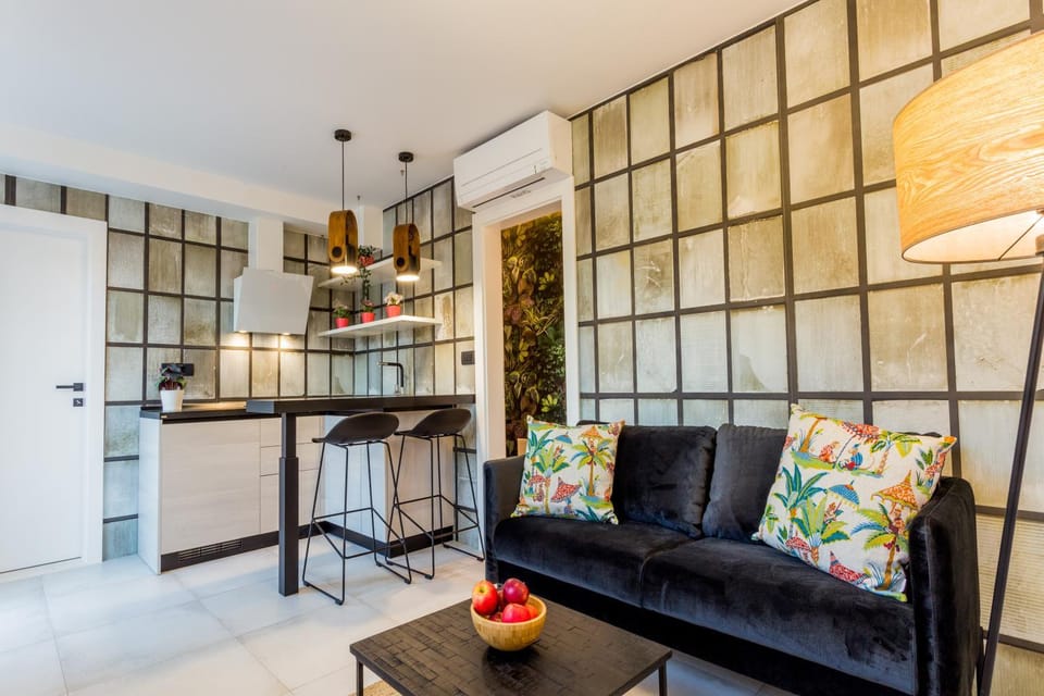 Kitchen or kitchenette, Living room, Seating area, Dining area, minibar, stove