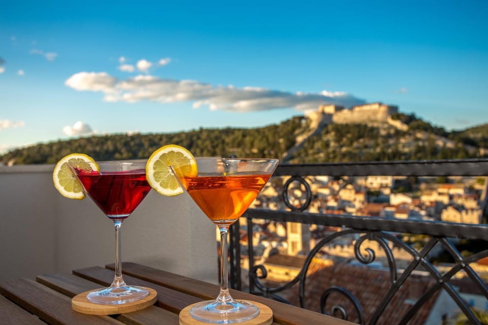 Day, Natural landscape, View (from property/room), Food and drinks, City view, Mountain view, Drinks