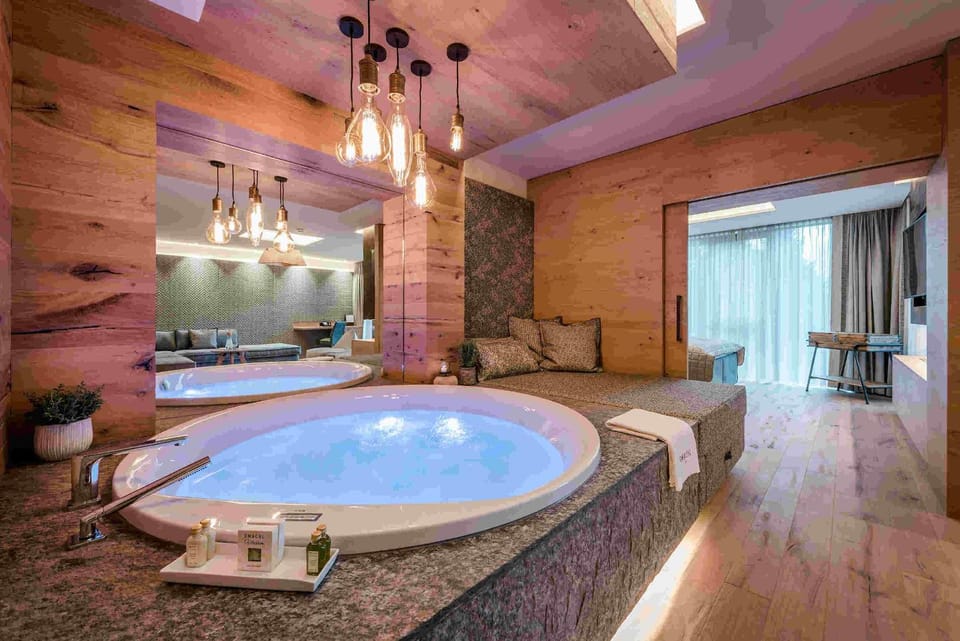 Hot Tub, Photo of the whole room