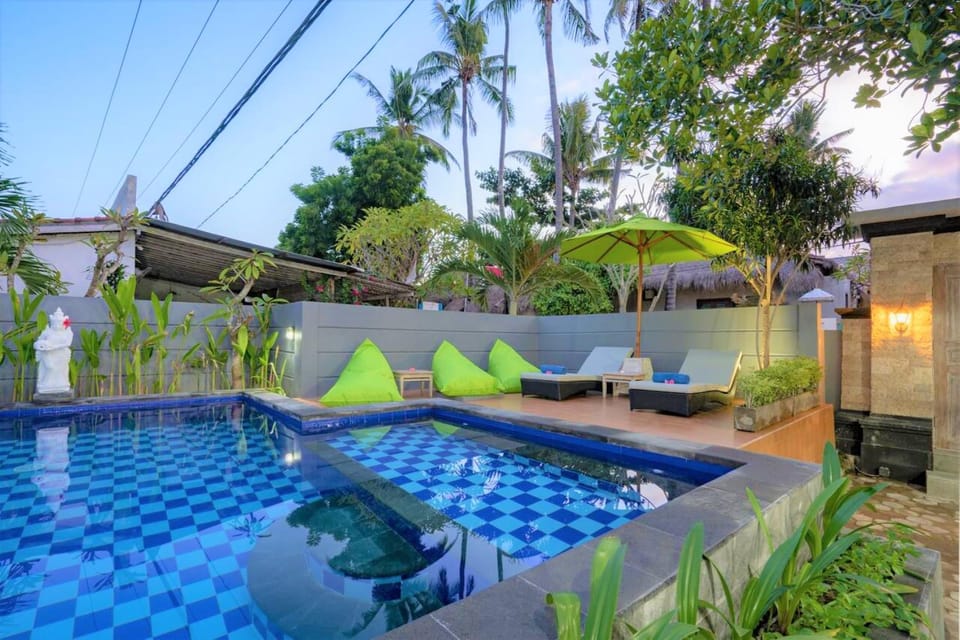 Swimming pool