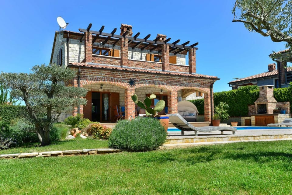 Property building, Garden