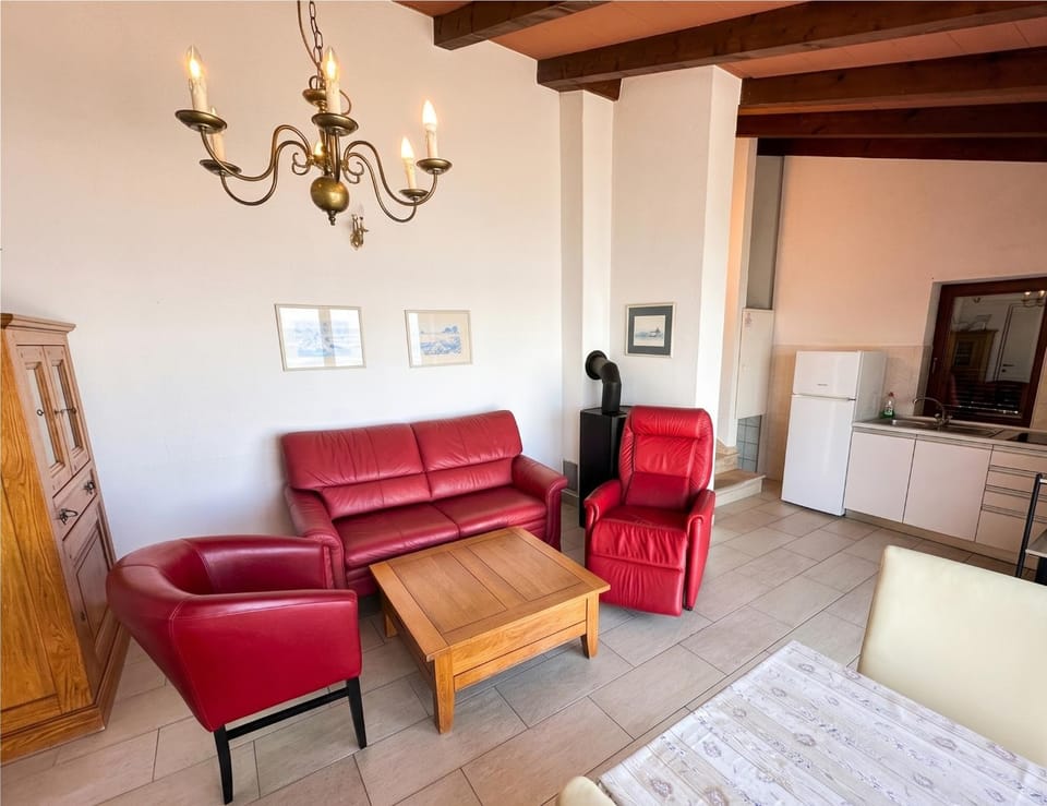 TV and multimedia, Kitchen or kitchenette, Living room, Seating area