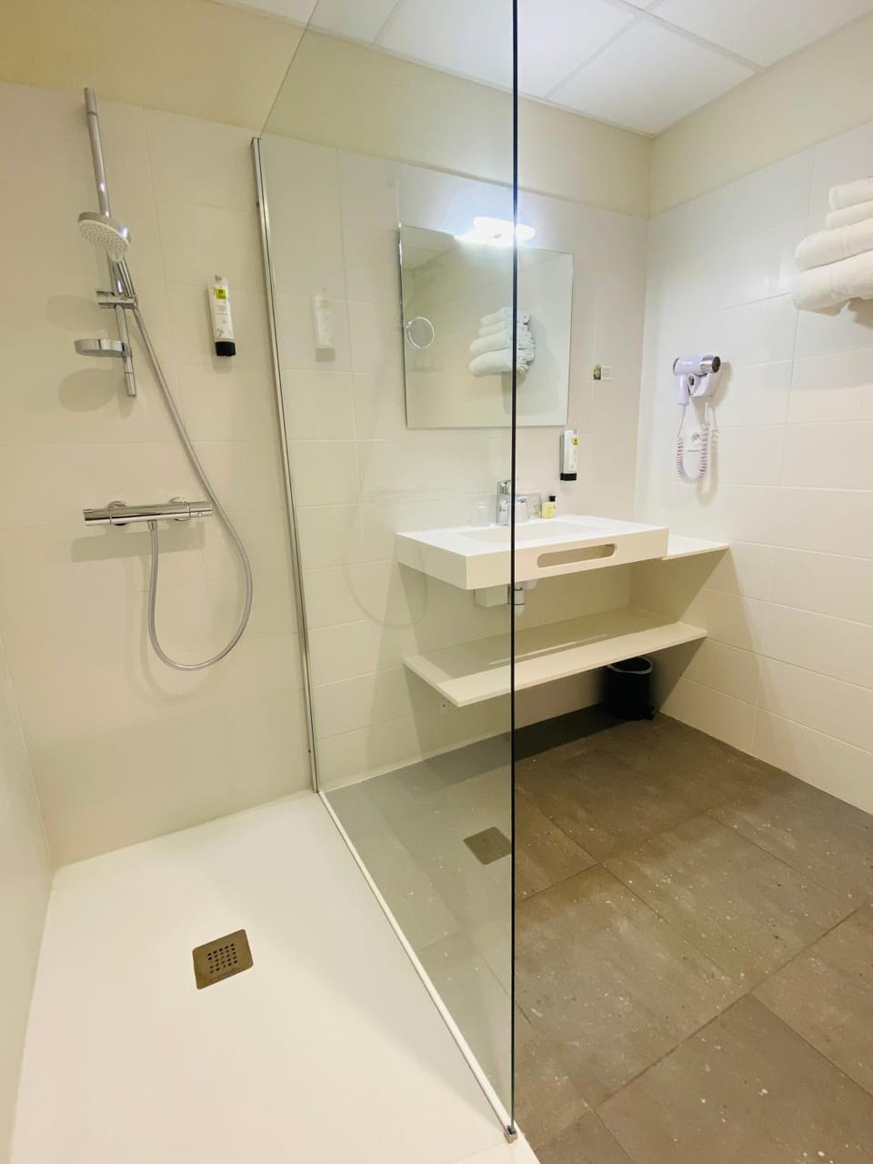 Property building, Bathroom, Bedroom, Family