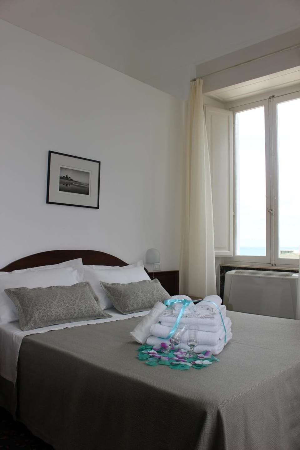 View (from property/room), Photo of the whole room, Bedroom