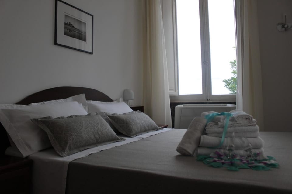 View (from property/room), Photo of the whole room, Bedroom