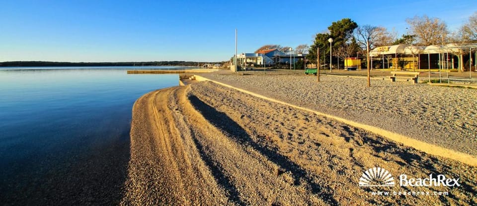 Neighbourhood, Nightclub / DJ, Beach, Hiking, Evening entertainment, Entertainment