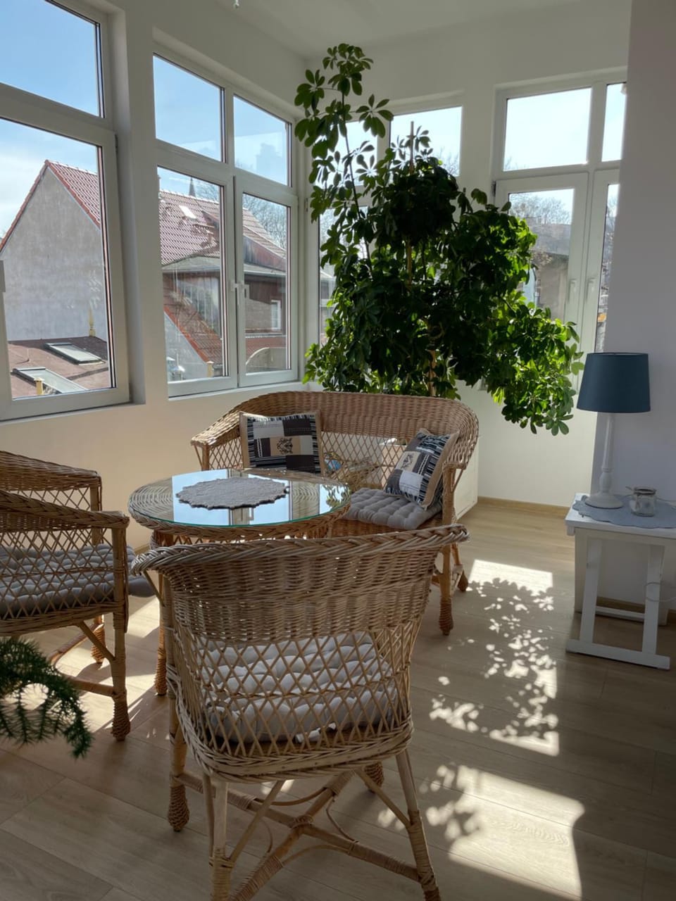 Nightclub / DJ, Seating area