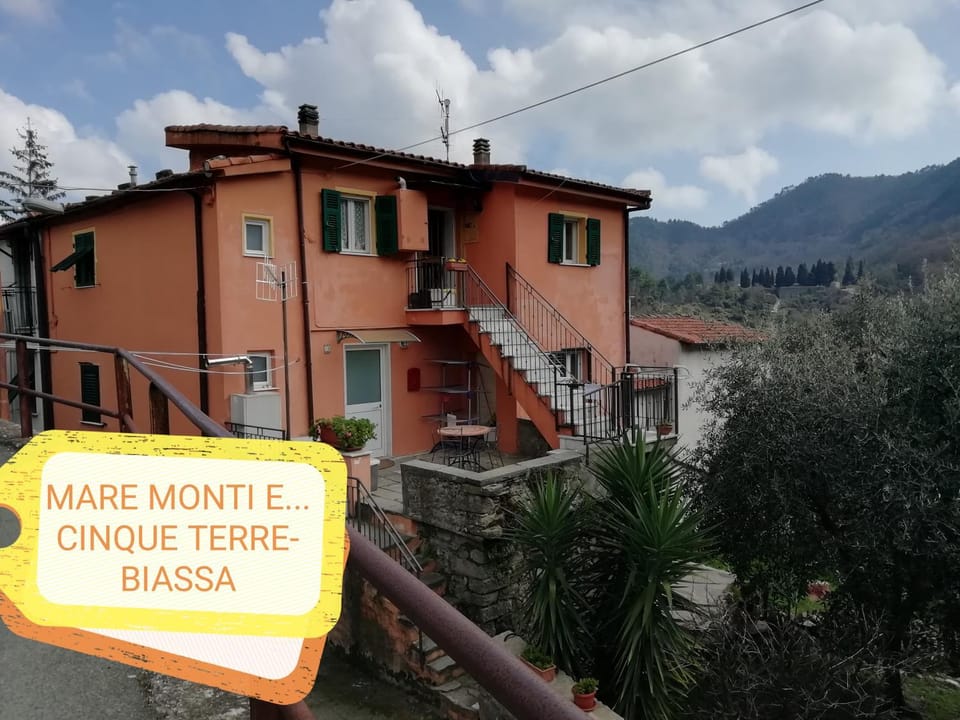Mare, Monti e...Cinque Terre Apartment in Province of Massa and Carrara