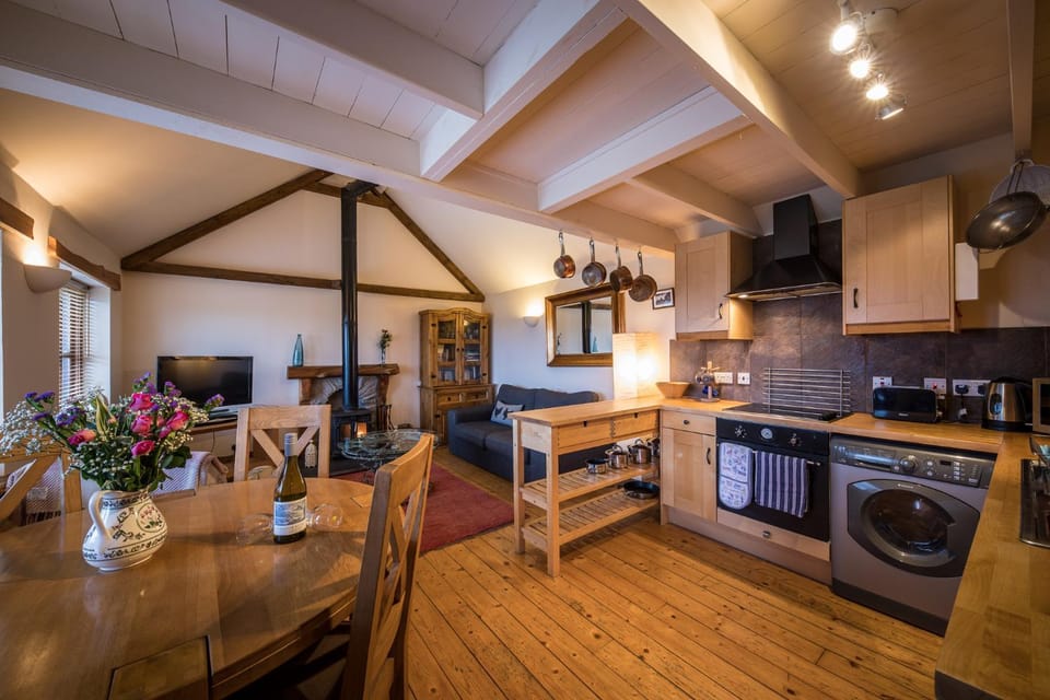 Kitchen or kitchenette, Living room