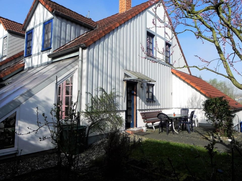 Property building, Garden, Balcony/Terrace