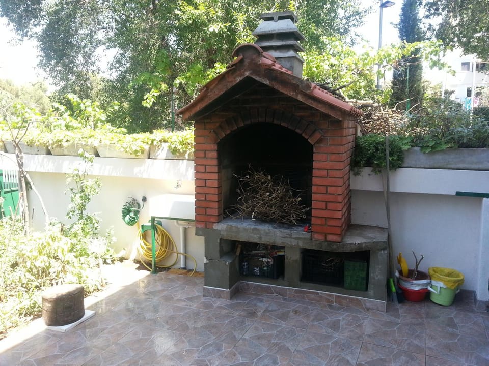 Patio, BBQ facilities, Garden, Balcony/Terrace, flat iron