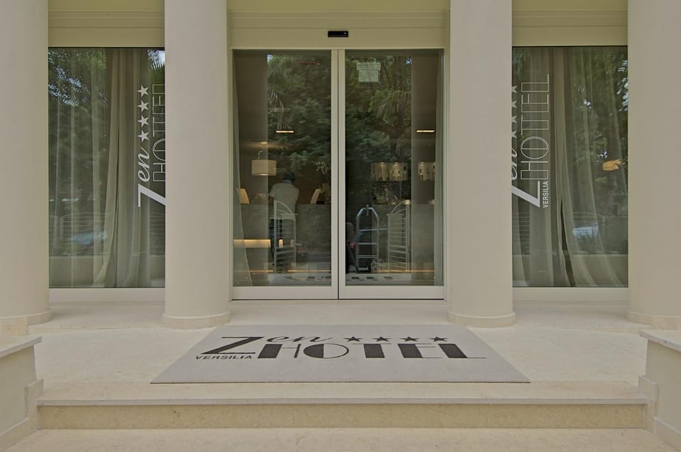 Facade/entrance, Decorative detail, Logo/Certificate/Sign