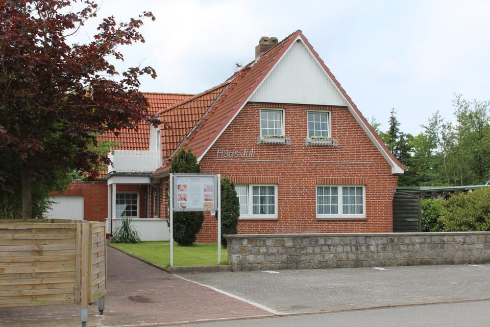 Facade/entrance, Street view