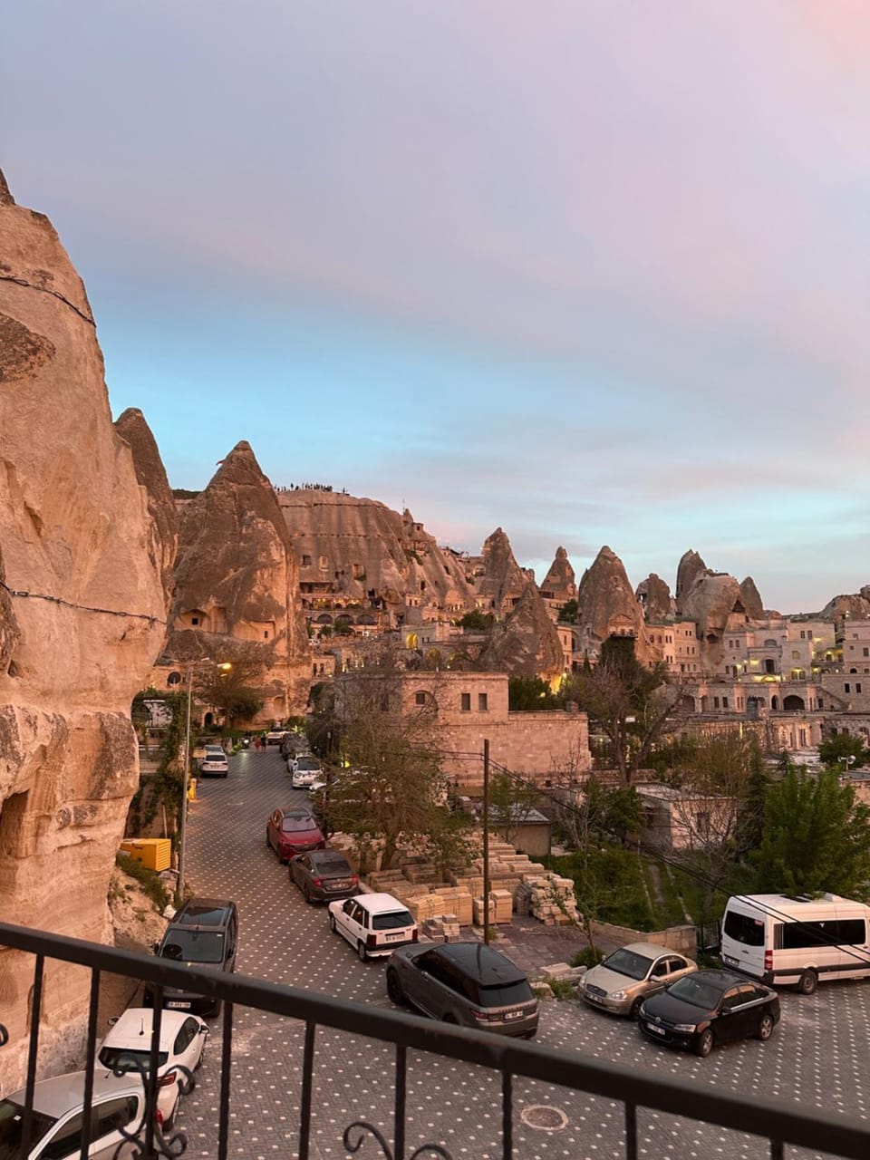 Natural landscape, City view, Mountain view, Location, Parking