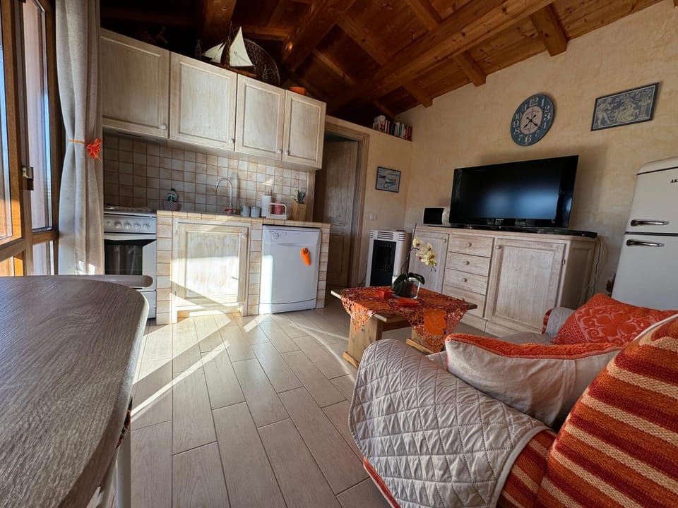 Kitchen or kitchenette, Living room, kitchen