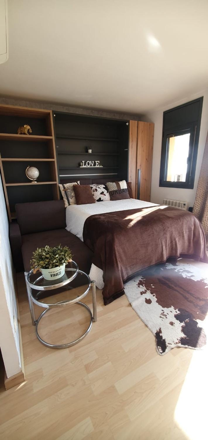 Bed, Living room