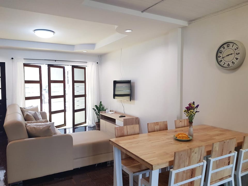Seating area, Dining area