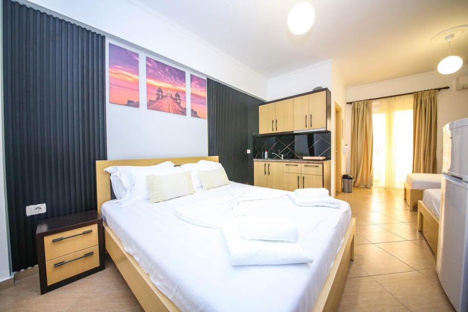 Kitchen or kitchenette, Bedroom