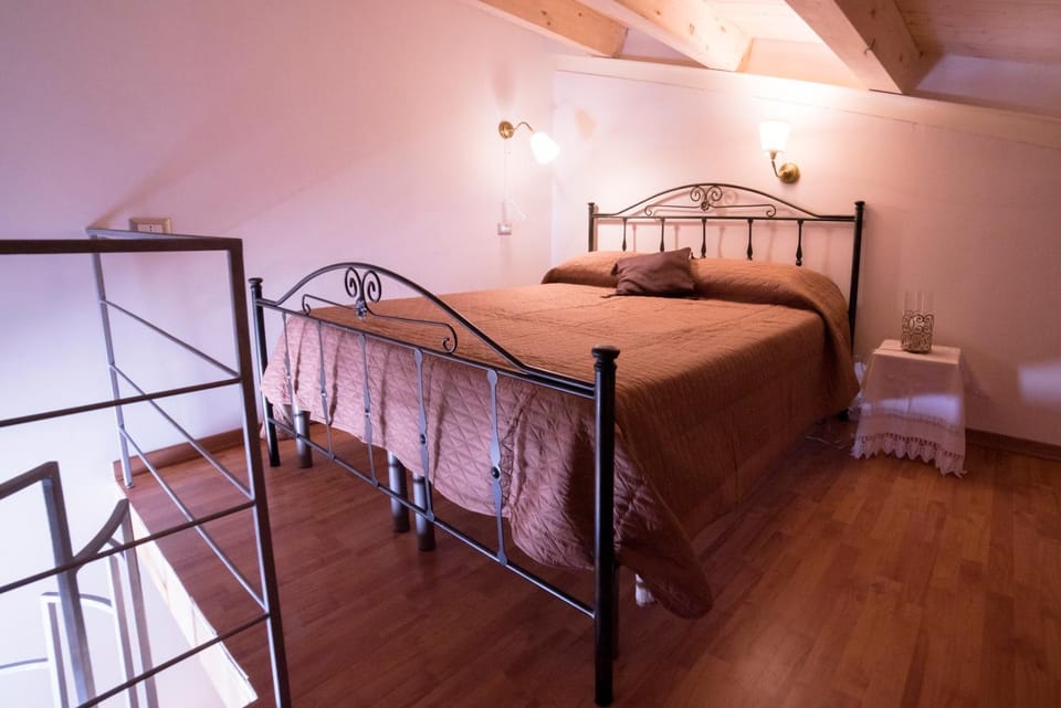 Bed, Photo of the whole room