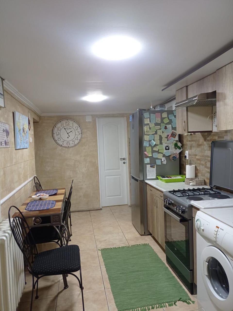 Kitchen or kitchenette, Dining area, pet friendly, stove, washing machine