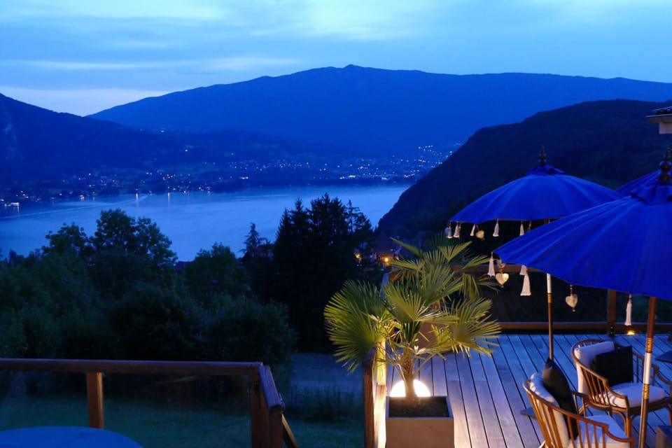 Patio, Lake view