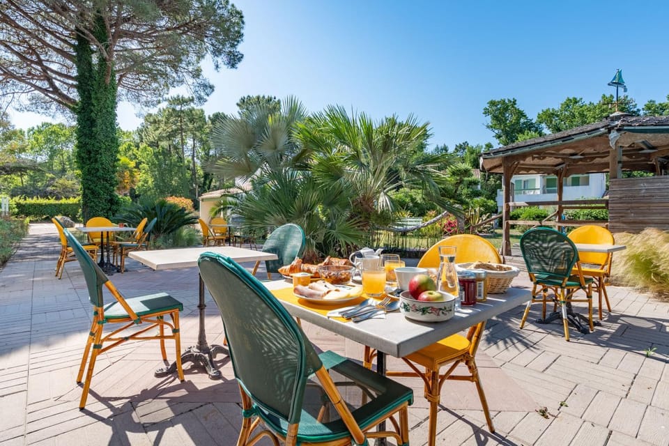 Patio, Breakfast