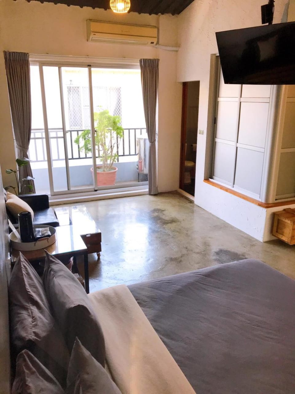 Photo of the whole room