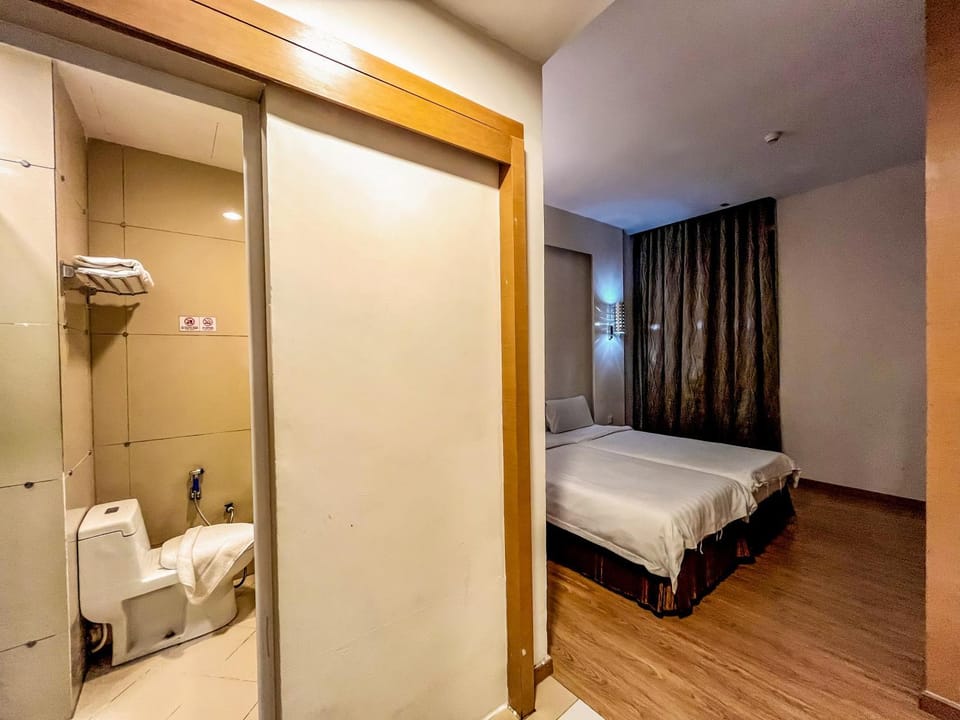 Toilet, Photo of the whole room