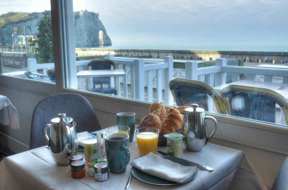 Restaurant/places to eat, Sea view, Breakfast