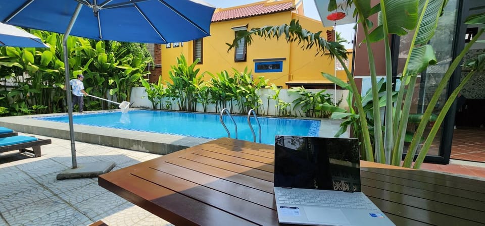 Property building, Day, Garden, Pool view, Swimming pool