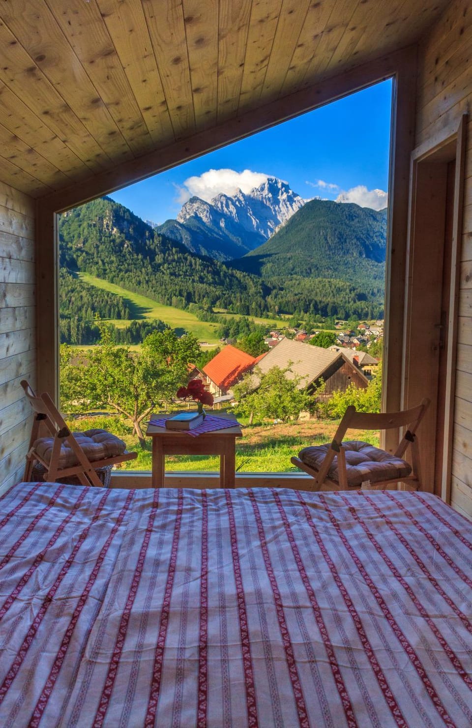 Bed, Bedroom, On site, Mountain view