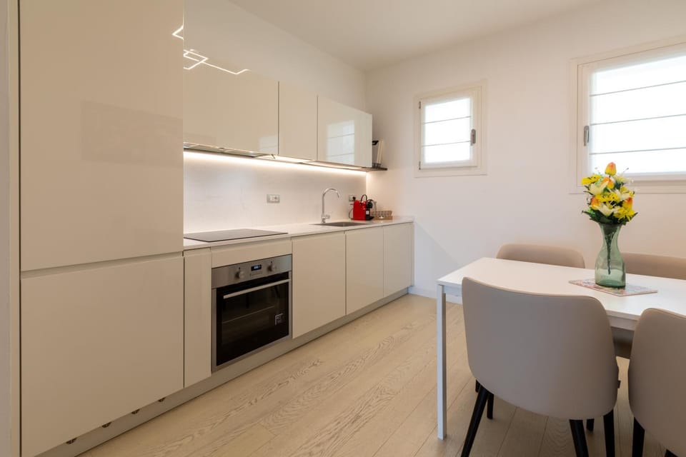 Kitchen or kitchenette, Dining area, pet friendly, stove