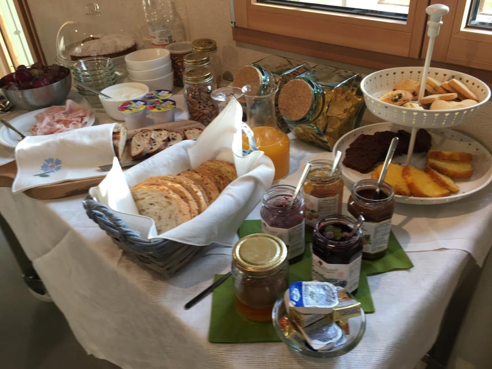 Food and drinks, Buffet breakfast