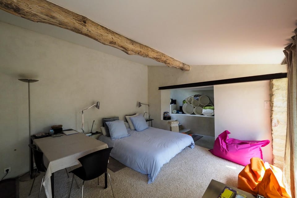 Bed, Photo of the whole room, Seating area, Bedroom