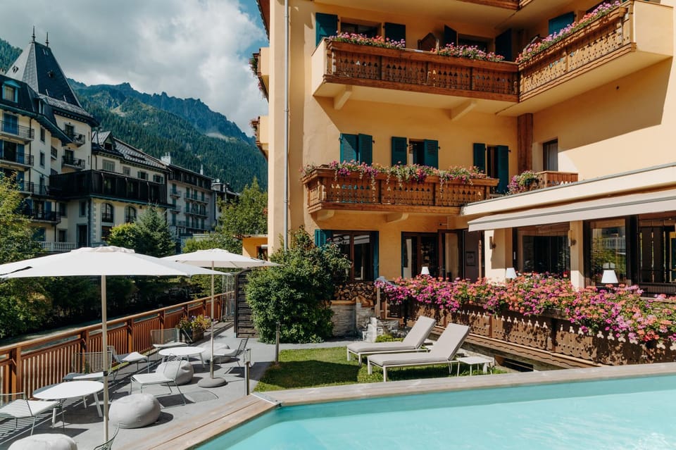 Property building, Garden, Balcony/Terrace, Pool view