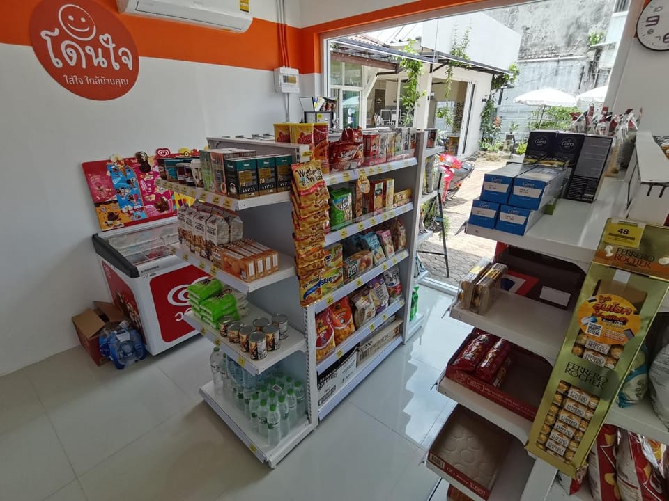 Supermarket/grocery shop